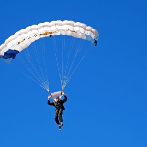 开云官方平台-中超联赛引入智能裁判技术提升判罚精准度，中超裁判又出争议判罚