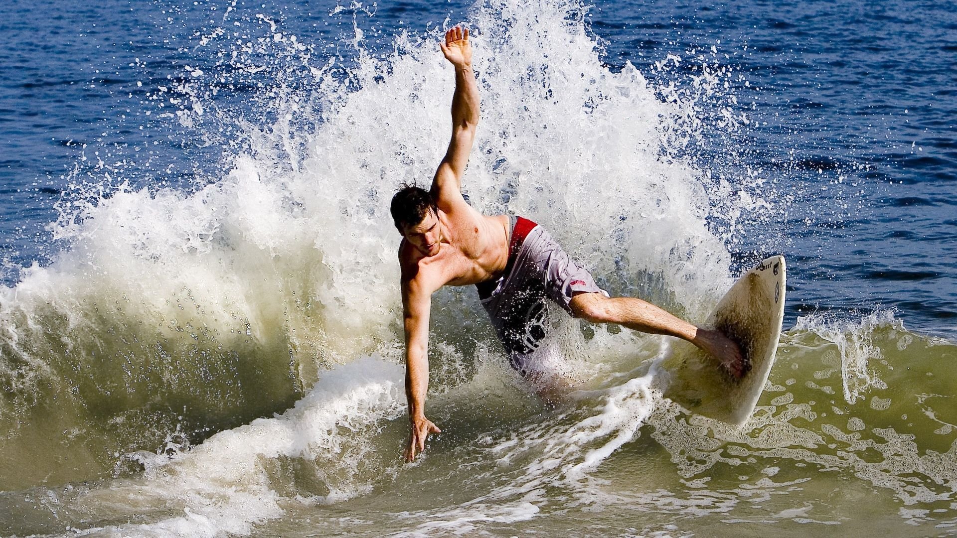 _极光下的骑行之旅：追随色彩的速度美学_，看极光旅行