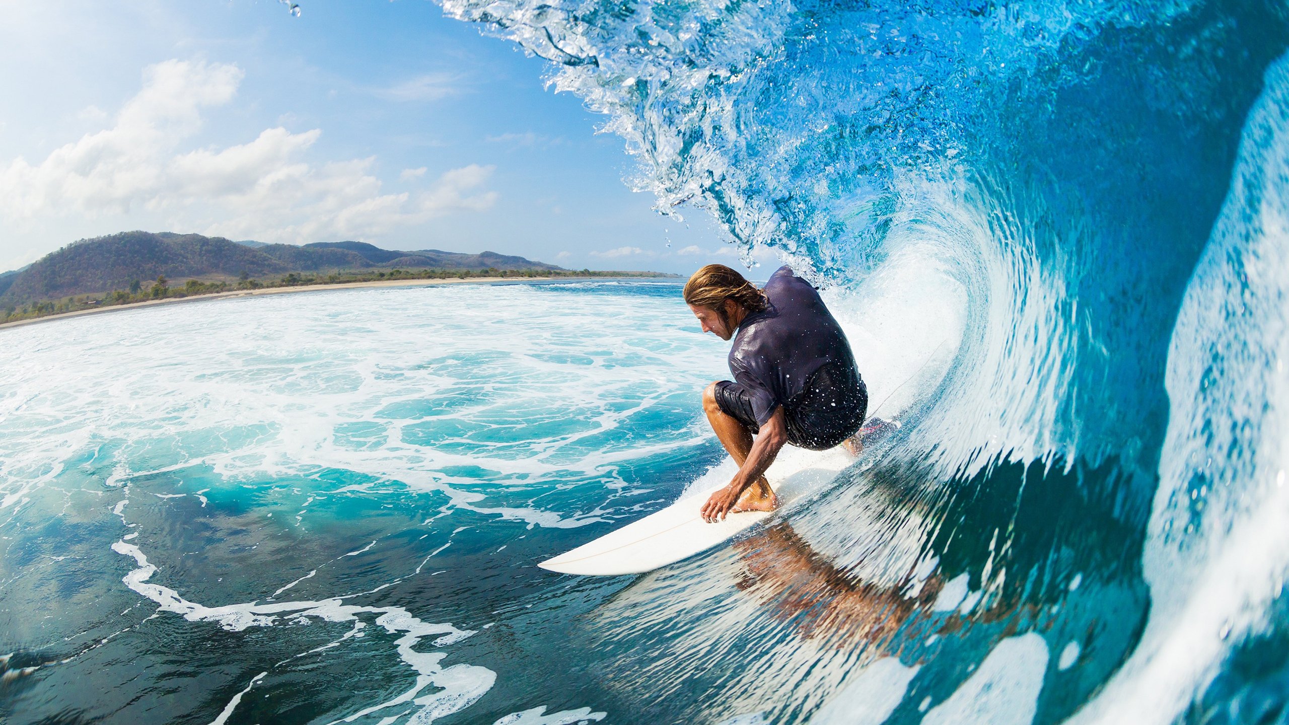 季后赛逆袭：库里在第二轮连续击出多记“远射”，库里首次季后赛